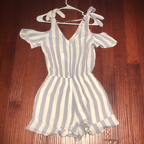 American Eagle Romper - Picture 2 of 3